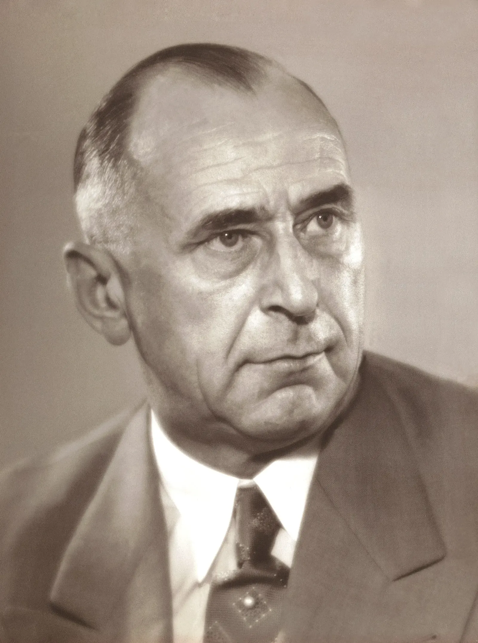 Sepia-Porträt des Firmengründers Hermann Grüne